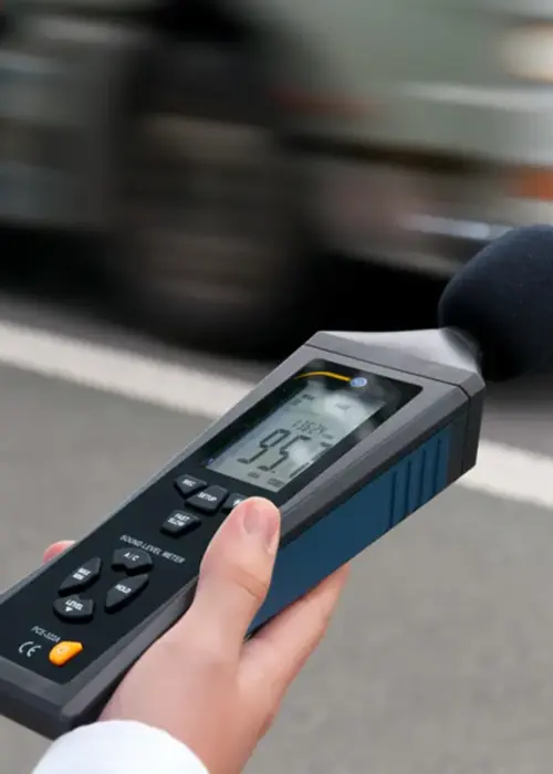 sonómetro clase 2 (sonómetro digital) para medición de ruido LAeq/Lmax con datalogger en calle con tráfico vehicular para control acústico.